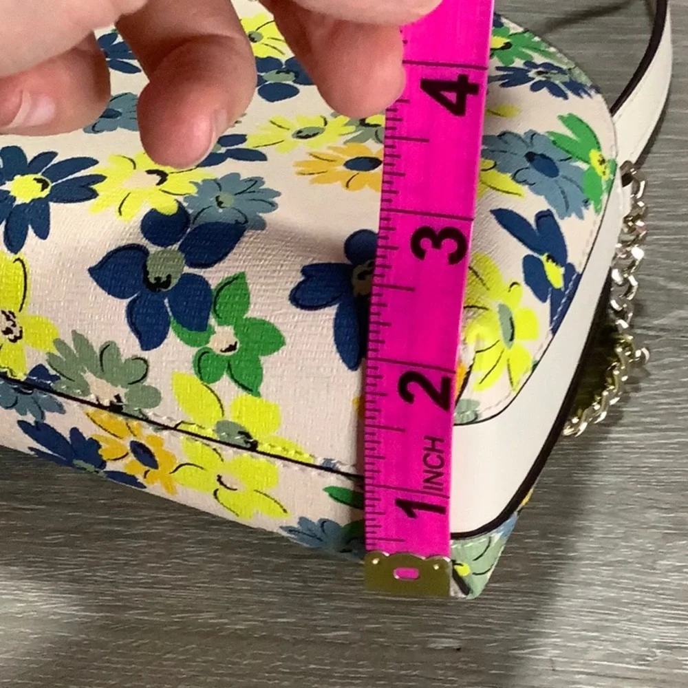 kate spade reposhing this